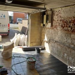 Garage avec murs contre terre à traiter