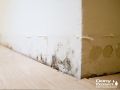 Problème d'humidité présente dans un mur intérieur