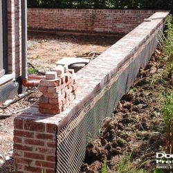 Étanchéité d'un muret de jardin partiellement enterré